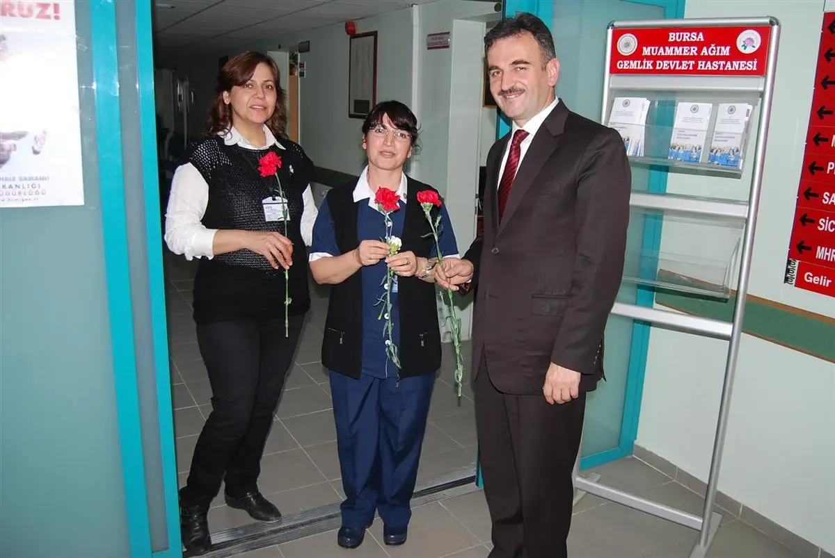 Yılmaz\'dan Doktorlara Karanfil