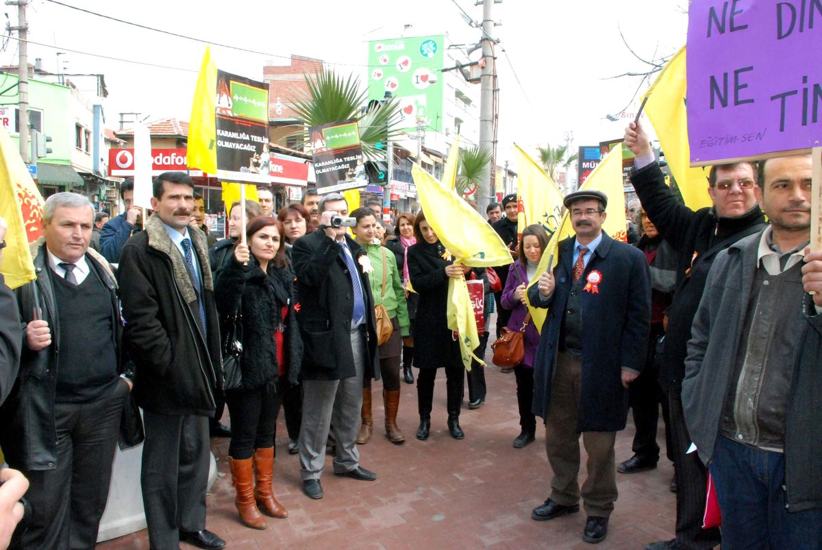 Akhisar\'da "4+4+4" Protestosu