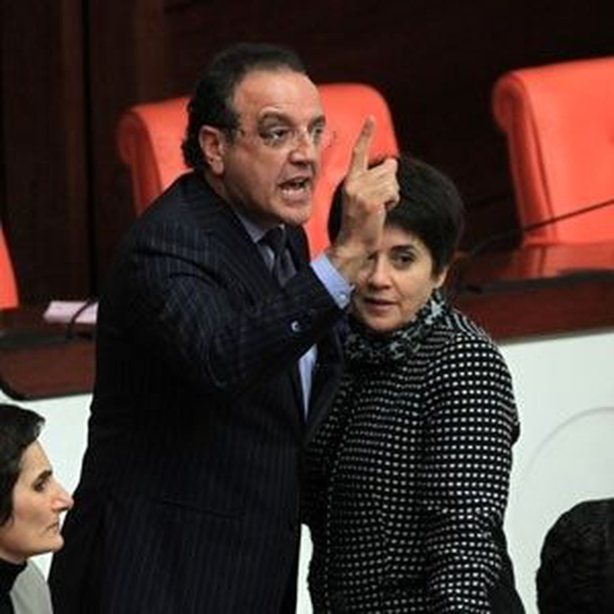 Akp\'li Kiler\'den, BDP\'li Sakık\'a: "Sen Kendini Hala Dağda Sanıyorsun"