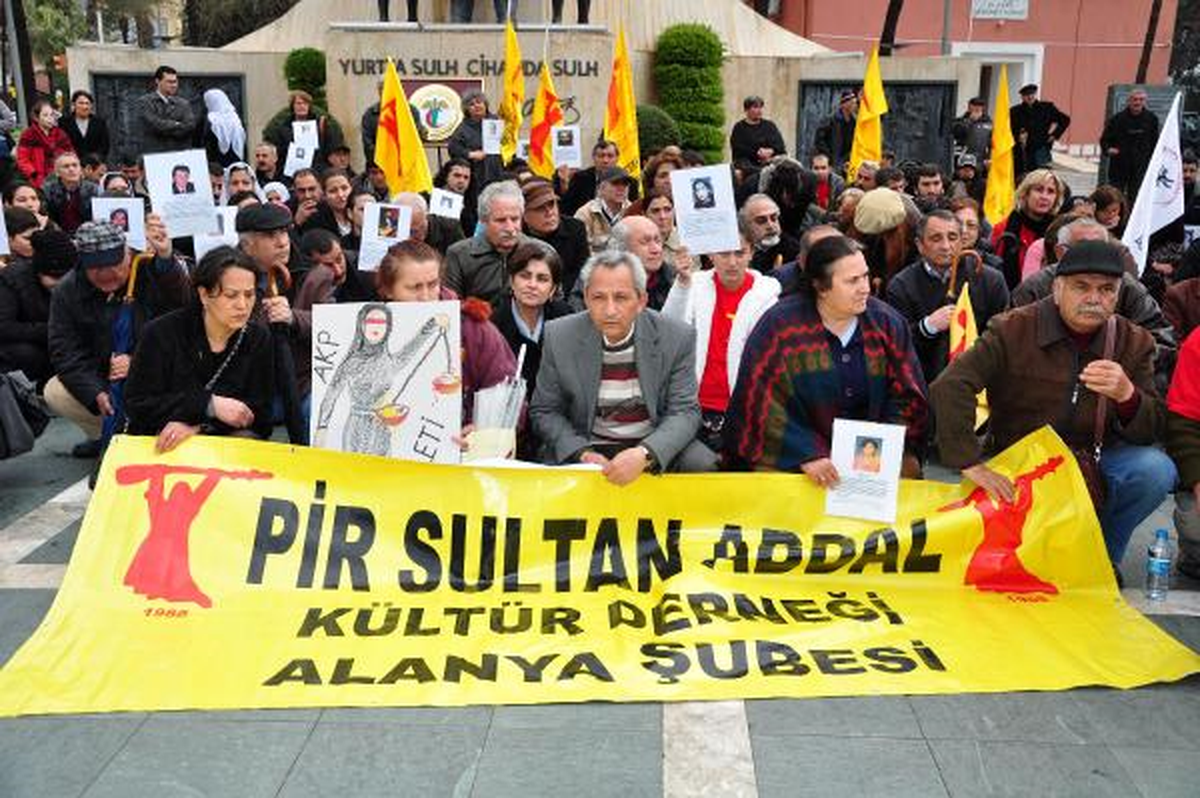 Alanya\'da Sivas Olayları Davasında \'Zaman Aşımı\' Protestosu