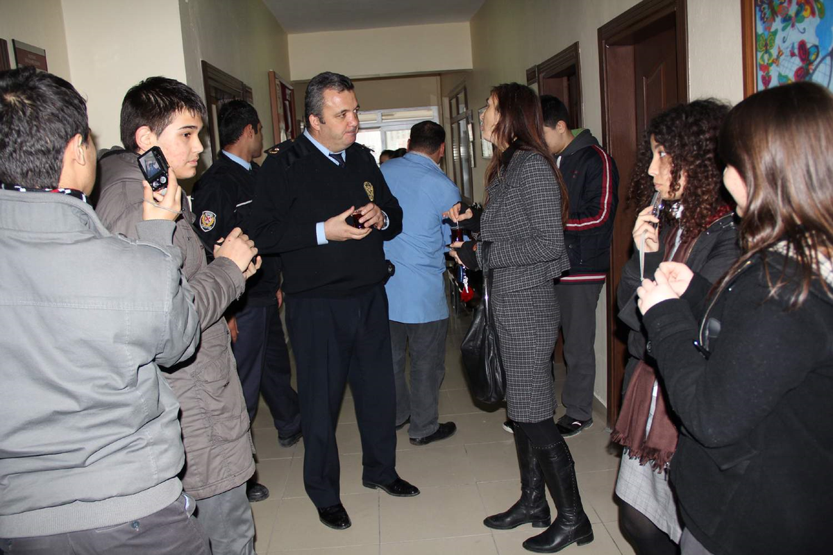 Alaplı\'da "Gencliğin Objektifinden Polis" Konulu Fotoğraf Yarışması