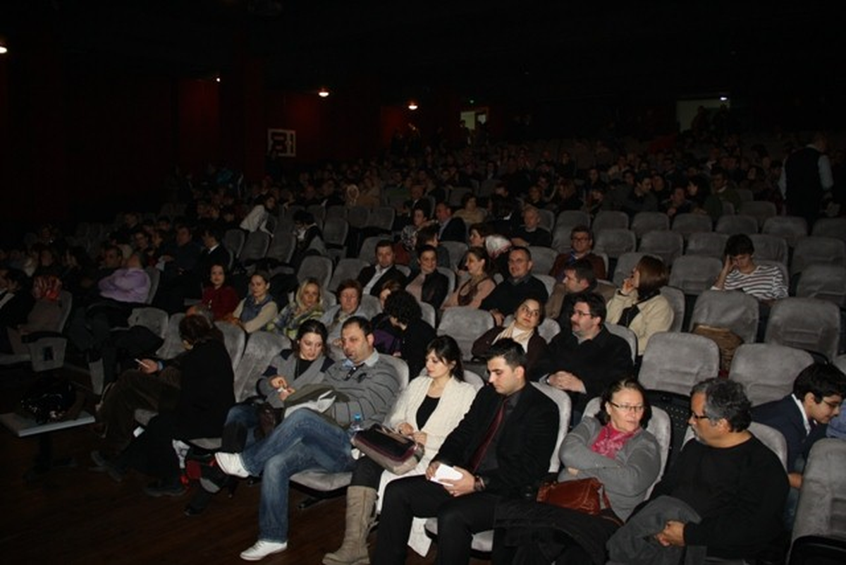 Ali Poyrazoğlu Tiyatrosu Şahin Okullarında