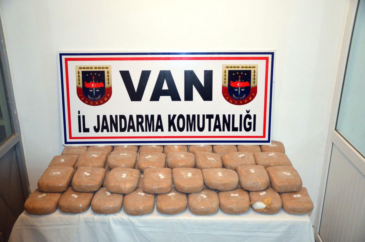 Başkale\'de 52 Kilogram Uyuşturucu Ele Geçirildi