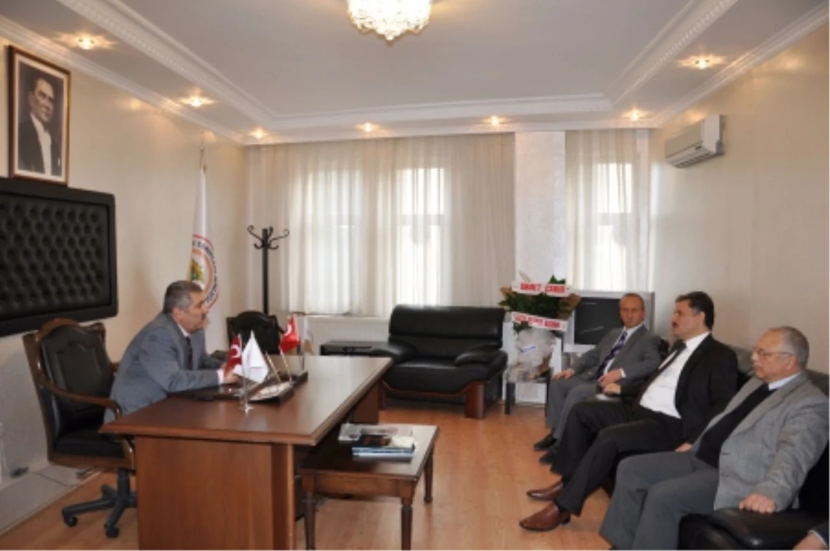 Belediye Başkanı Ahmet Çakır\'dan Tabipler Odasına Ziyaret
