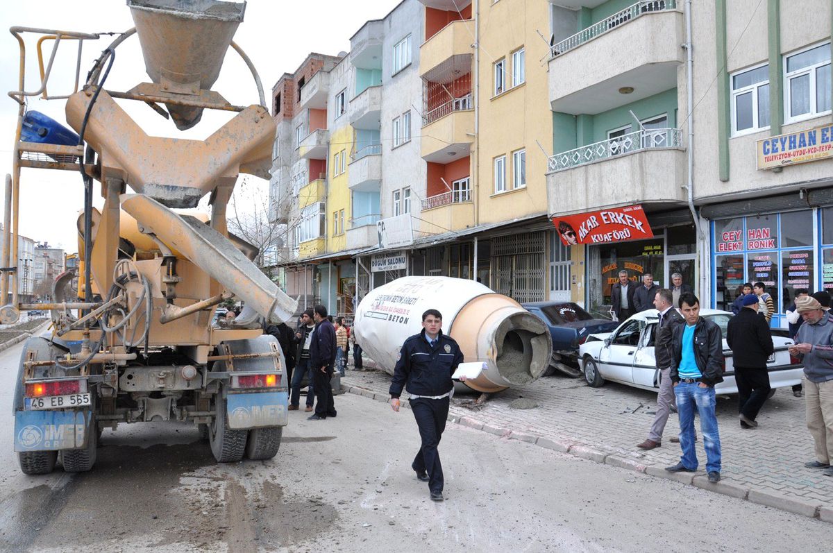 Beton Mikseri Yerinden Çıktı