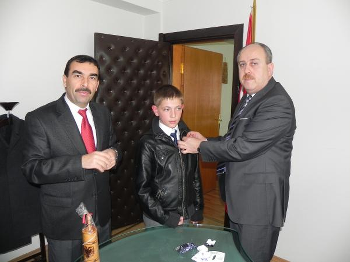 Centilmen Kaleciye Küçük Altınlı Tebrik