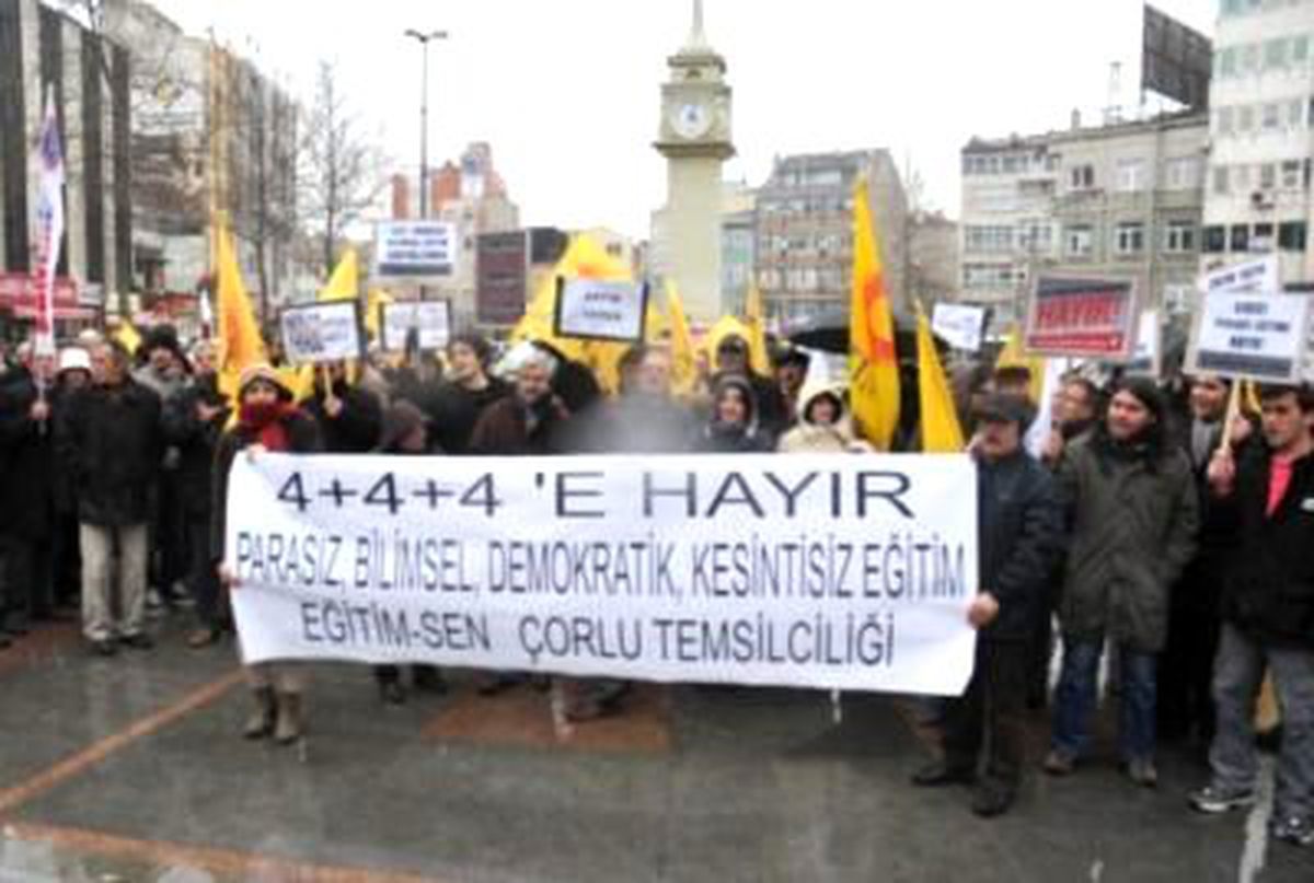 Çorlu\'da \'4+4+4\' Protestosu