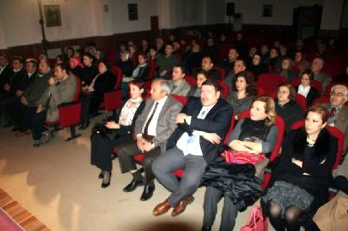 Devrek Belediyesinden Tiyatro Etkinliği