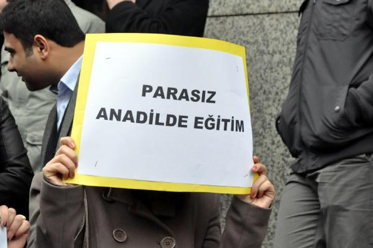 Diyarbakır\'da Eğitimcilerden 4+4+4 Protestosu