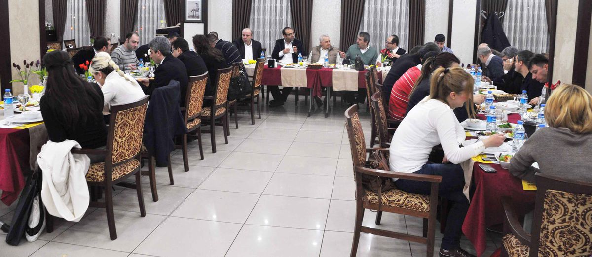 Doktorlar Yemekte Bir Araya Geldi