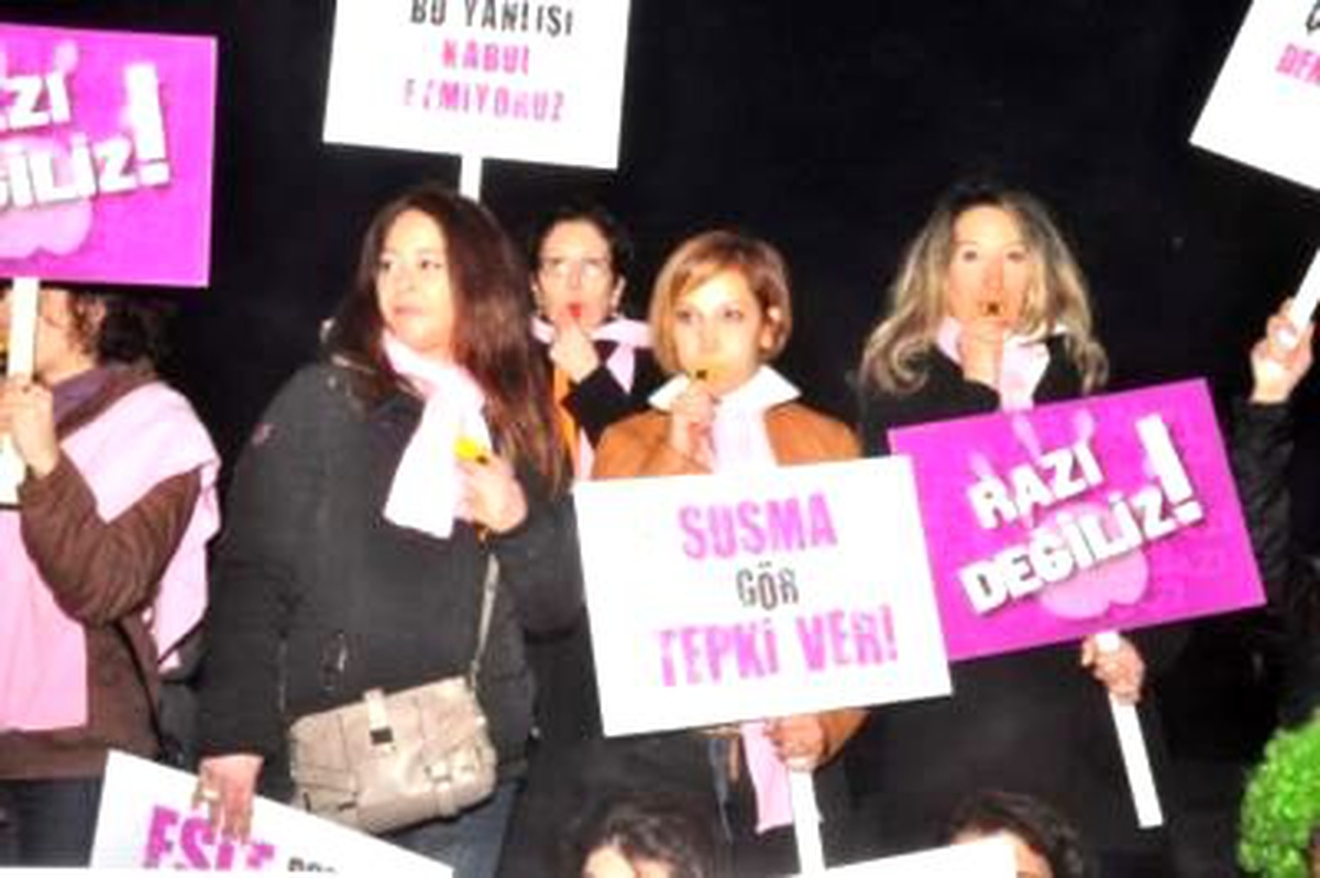 Eğitim Yasasına Bir Tepki de İzmir\'li Annelerden