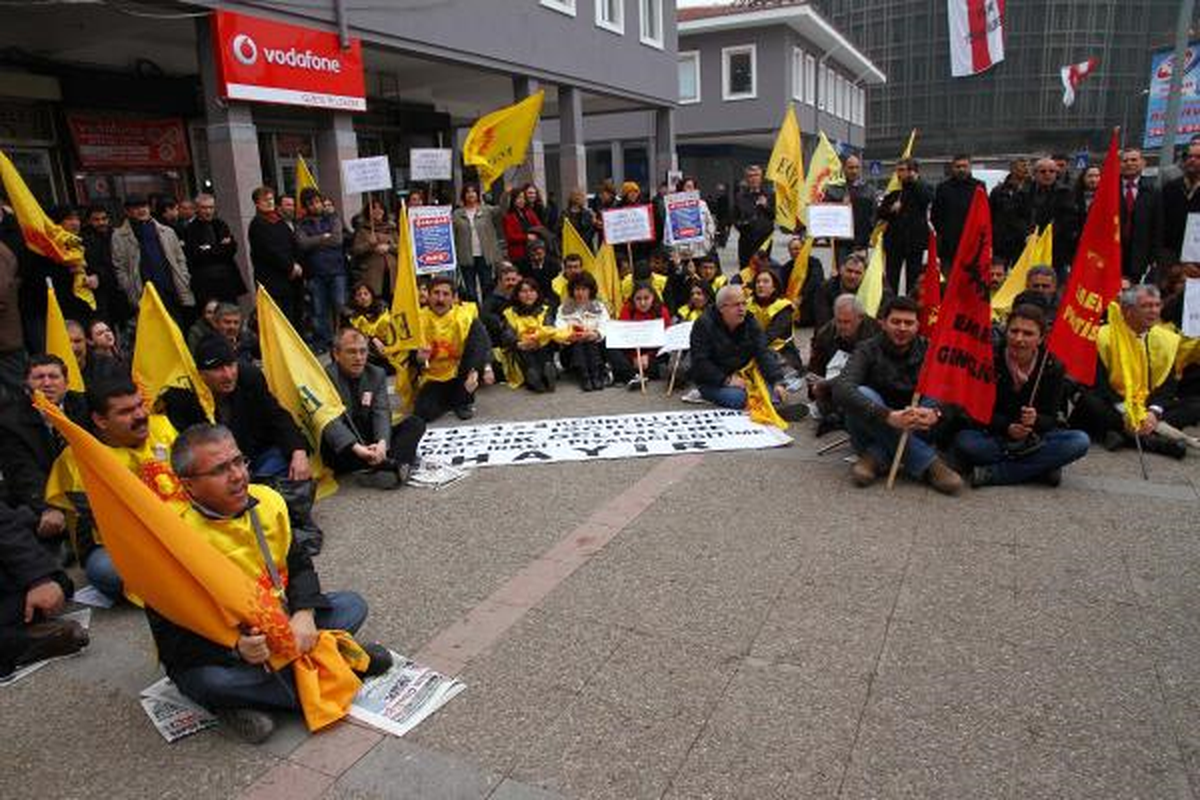 Eğitimcilerden \'4+4+4\' İçin Oturma Eylemi