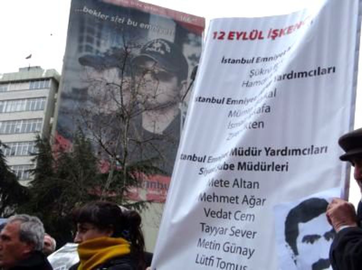 Emniyet Müdürlüğü Önünde "12 Eylül Davası" Açıklaması