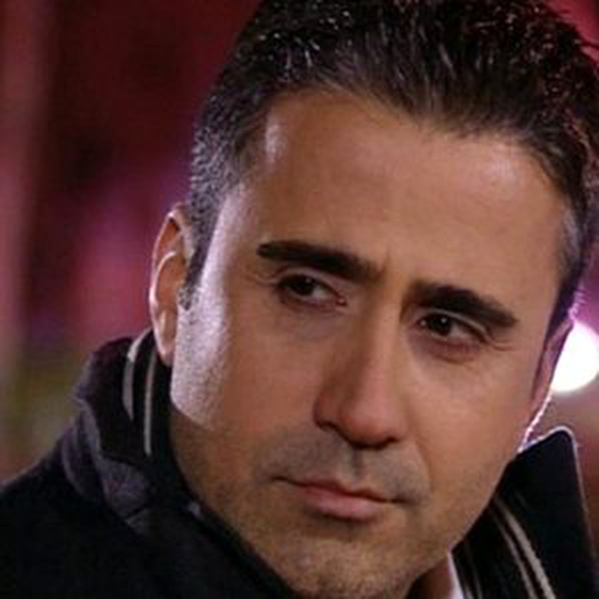 Emrah'tan Genç Müzisyenlere Jest