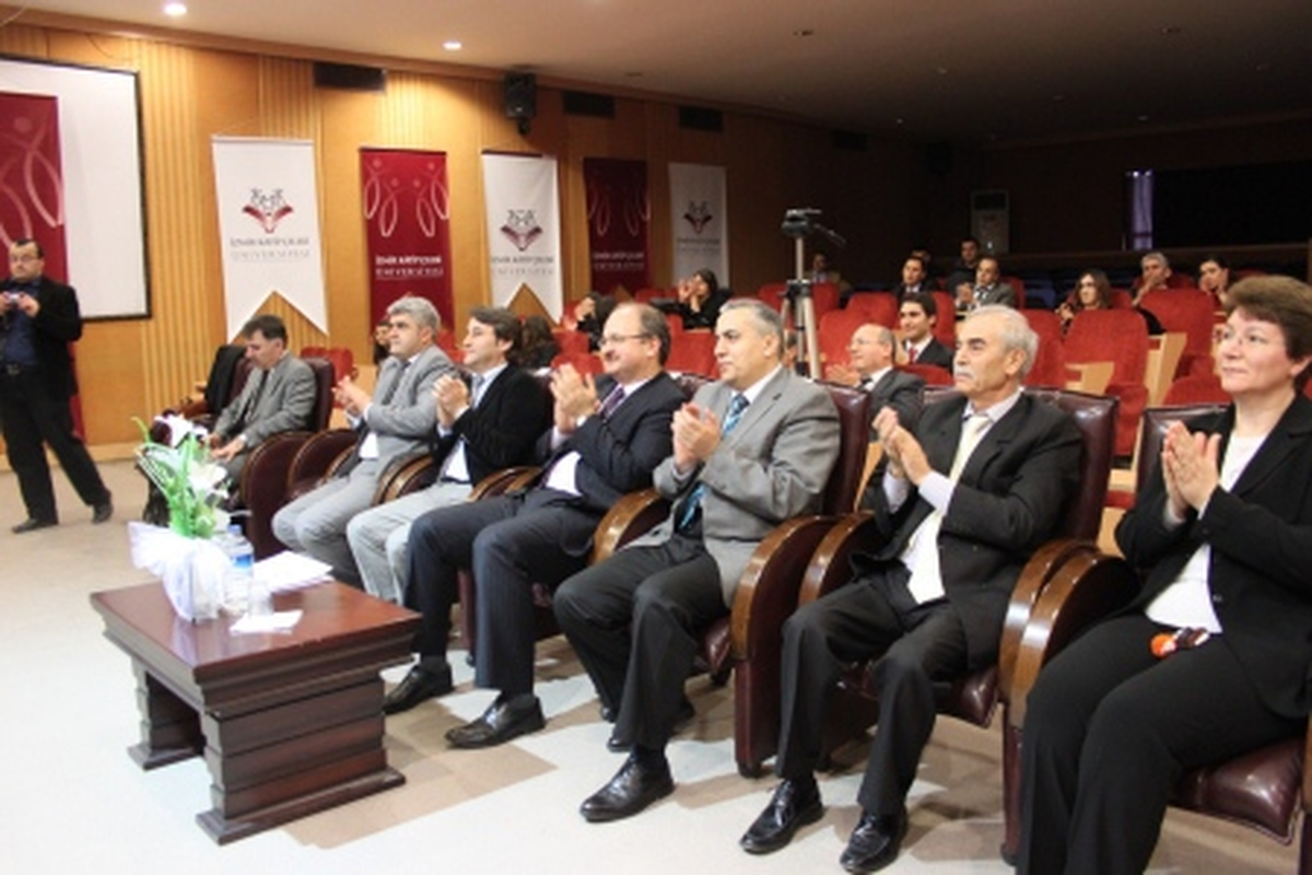 İKÇÜ\'de İstiklal Marşı ve Mehmet Akıf Ersoy\'u Anma Panelı
