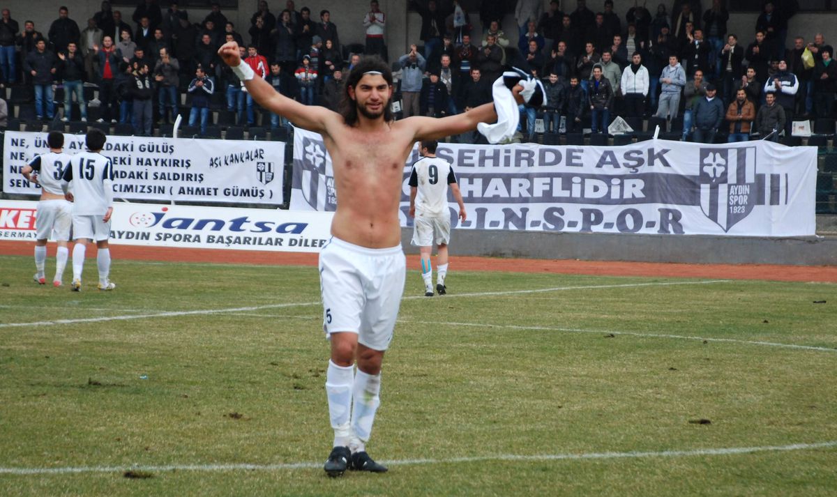 Kaan Bartu Taraftarın Sevgilisi Oldu
