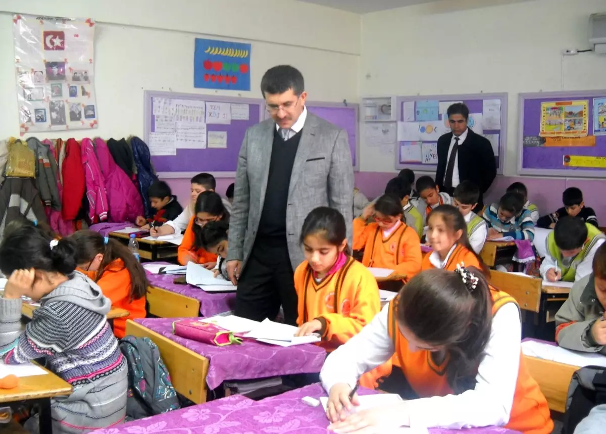 Kahta\'da Kitap Okuma Yarışması Elemeleri Yapılıyor