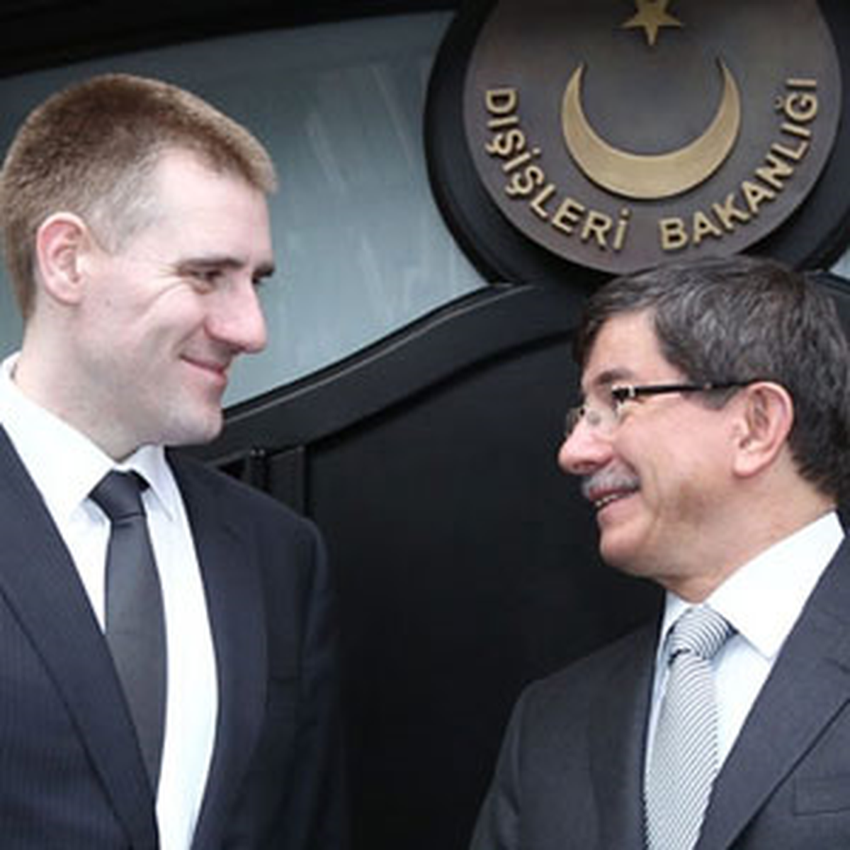 Karadağ Başbakanı Luksiç, Dışişleri Bakanı Davutoğlu\'nu Ziyaret Etti