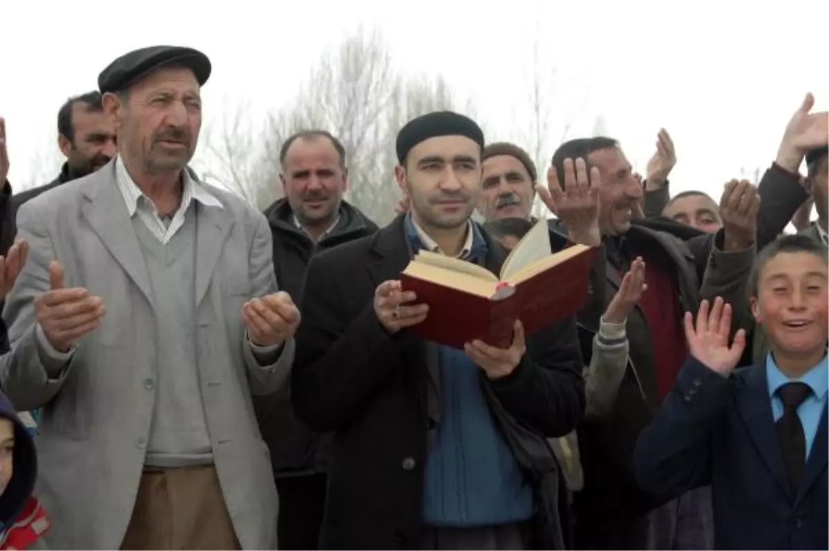 Kardan Bıkan Köylüler Güneş Duasına Çıktı