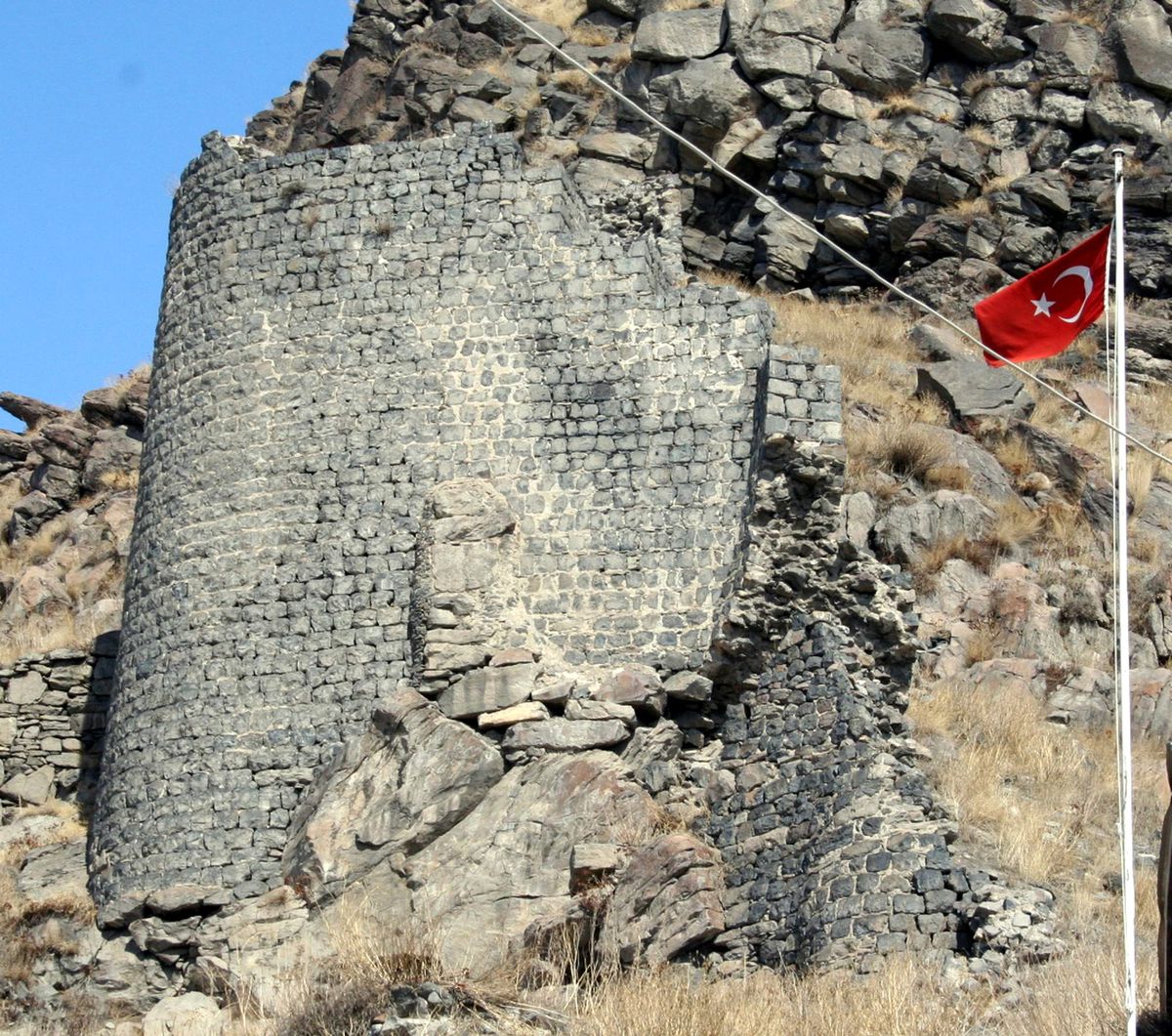Kars Kalesi\'nin Dış Surları Yıkılıyor