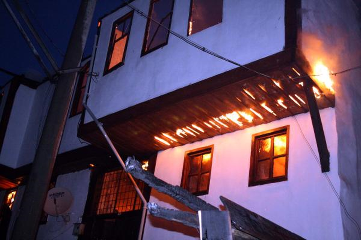Kastamonu\'da Alevli Gece: 3 Ev Yandı