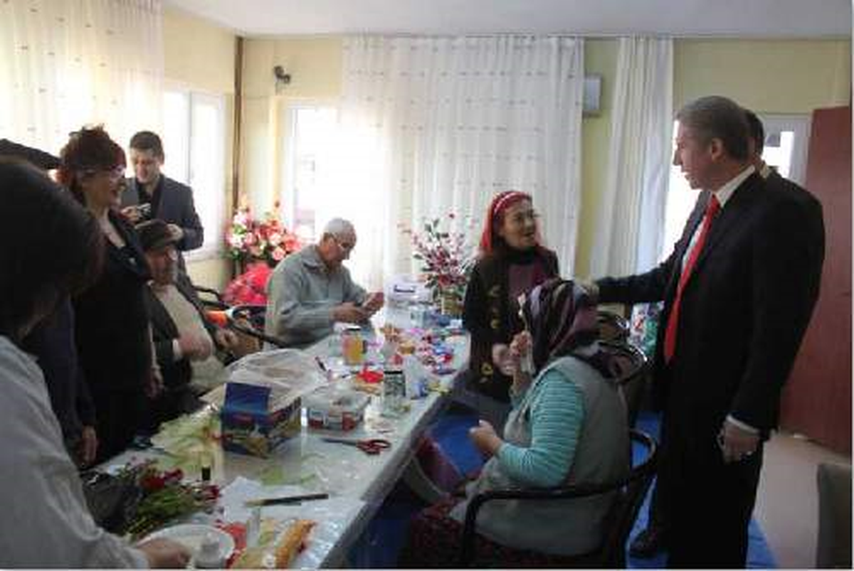 Kaymakam Gül, Huzurevini Ziyaret Etti