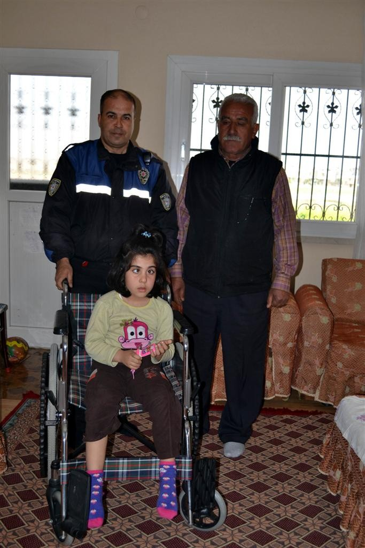 Küçük Hatice Tekerlekli Sandalyesine Kavuştu