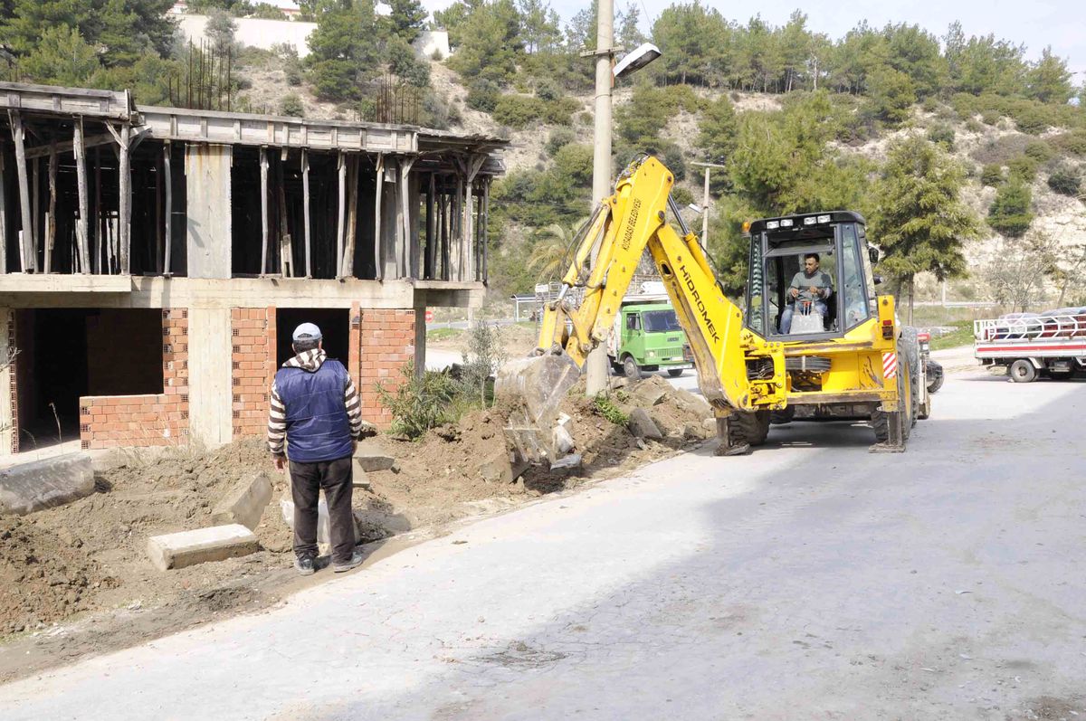 Kuşadası\'nda Üstyapı Çalışmaları