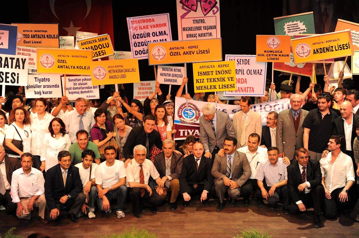 Liselerarası Ulusal Tiyatro Şenliği\'ne Başvurular Sürüyor