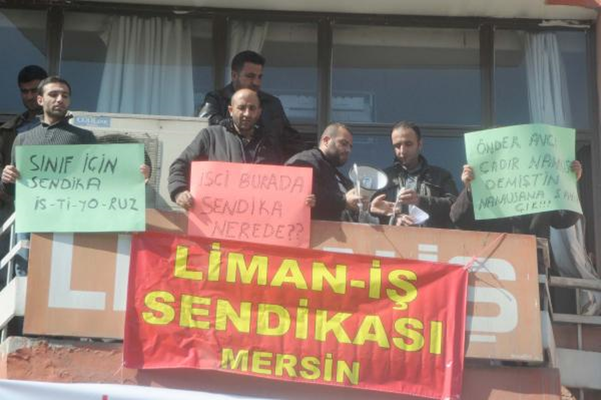 Mersin\'de Liman İşçileri Sendika Binasını İşgal Etti