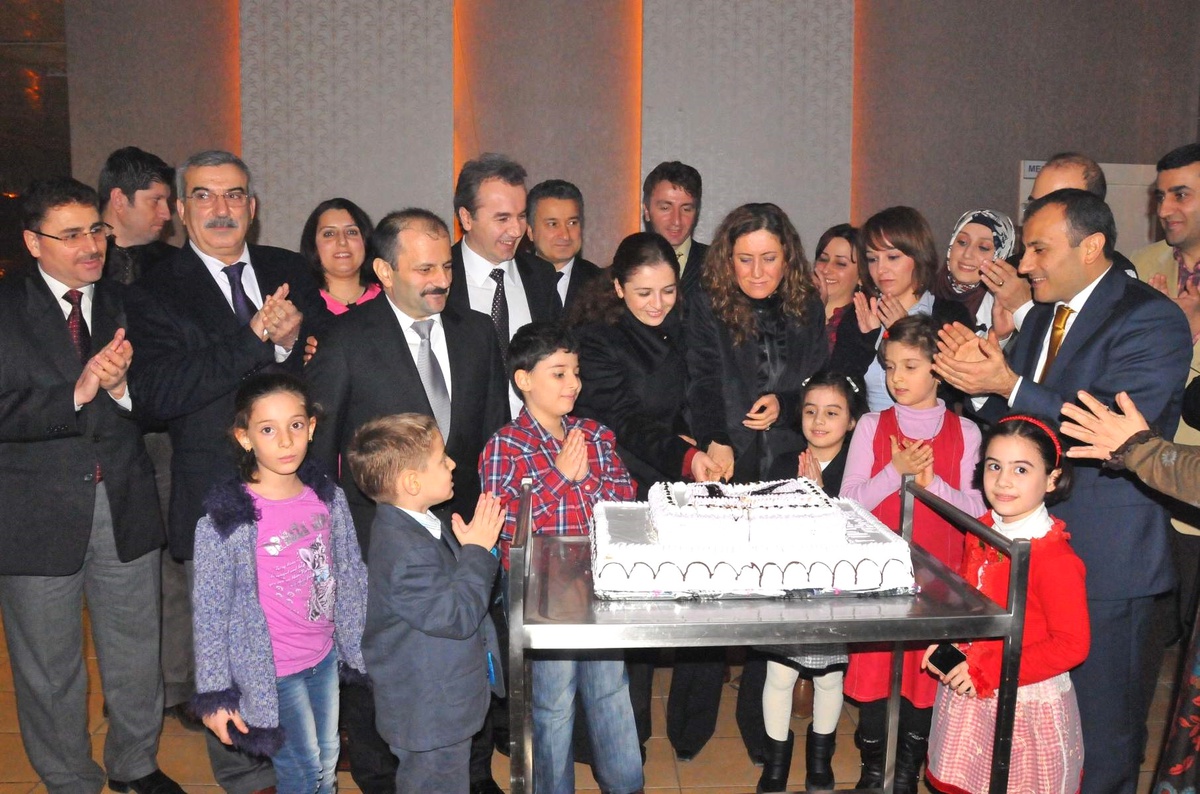 Of\'ta Sağlık Çalışanları Geleneksel Tıp Bayramı Kutlamalarında Buluştu