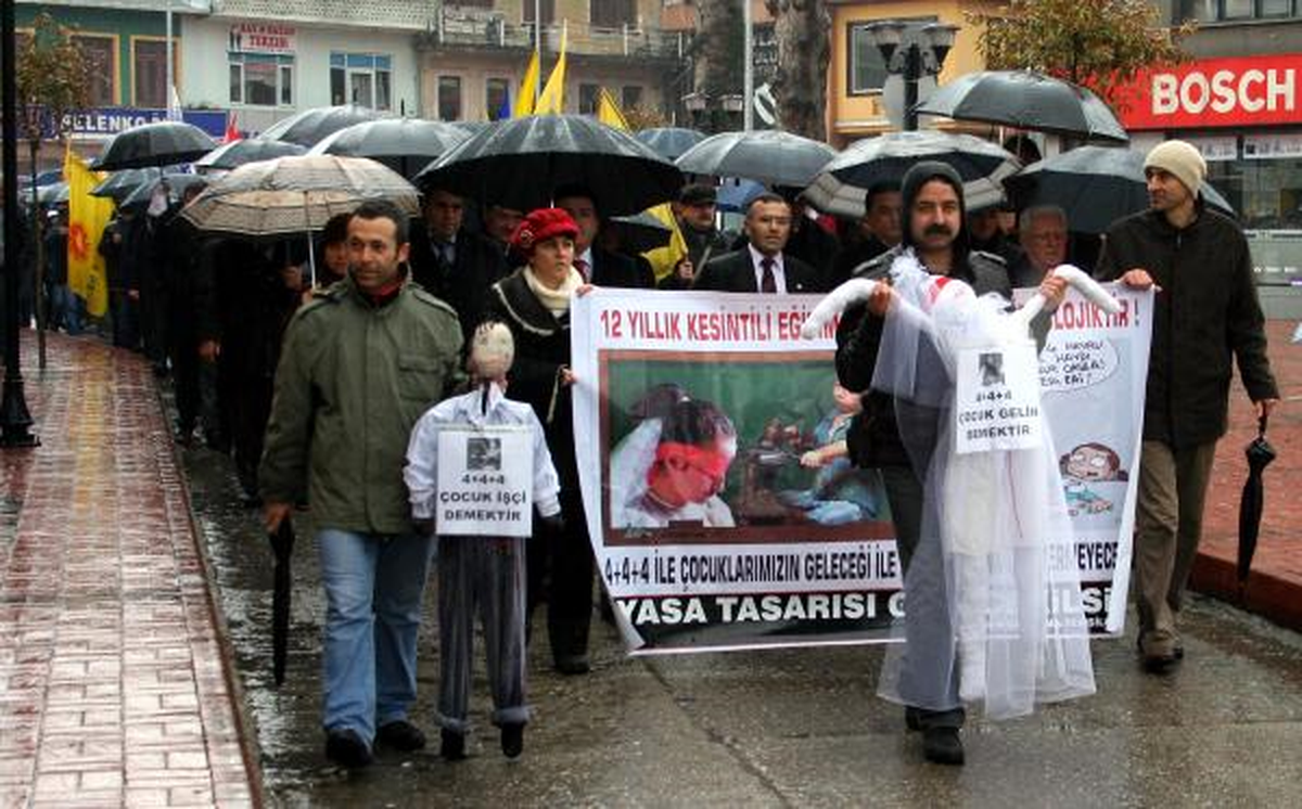 Öğretmenlerden Maketli Eylem