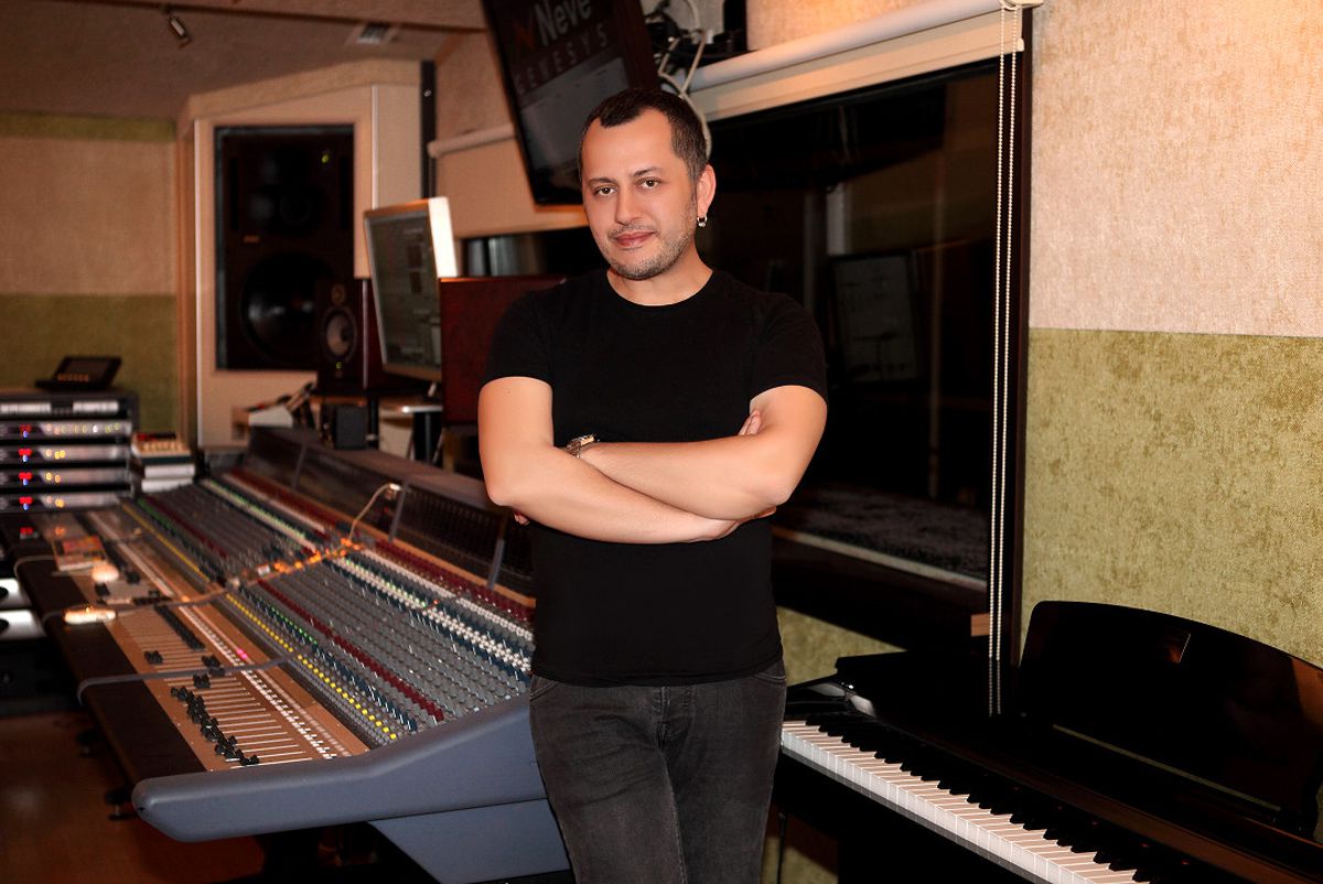 Ozan Çolakoğlu, İzmir'de Moda Tasarım Yarışması'nda Dj'lik Yapacak