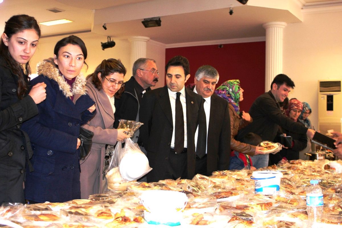 Sarıgöl\'de Okul Yararına Gıda Kermesi Düzenlendi