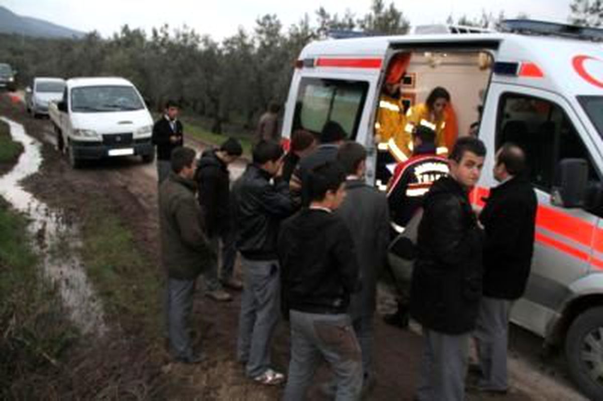 Servis Minibüsü Devrildi 4 Öğrenci Yaralandı
