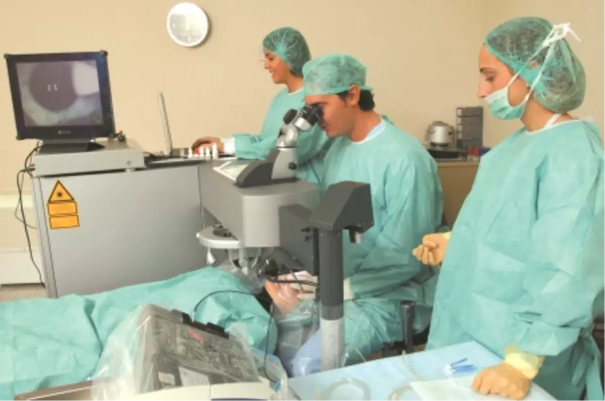 Sinem Kobal Lazer Göz Ameliyatı Oldu