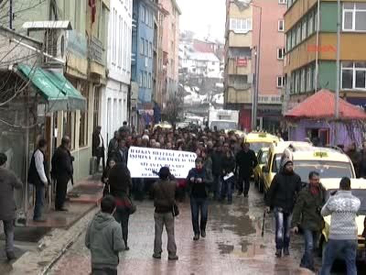 Tunceli\'de, Sivas Davasının Zaman Aşımı Protesto Edildi(2)