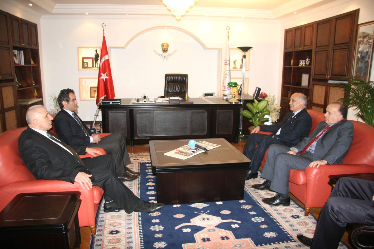 Türk Kızılayı Genel Başkanı Akar, Rektör Özer\'i Ziyaret Etti