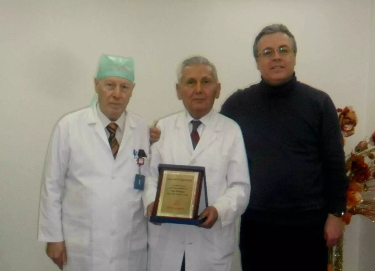 Yarım Asırlık Çınara Bir Ödül de Anıt Hastanesi\'nden