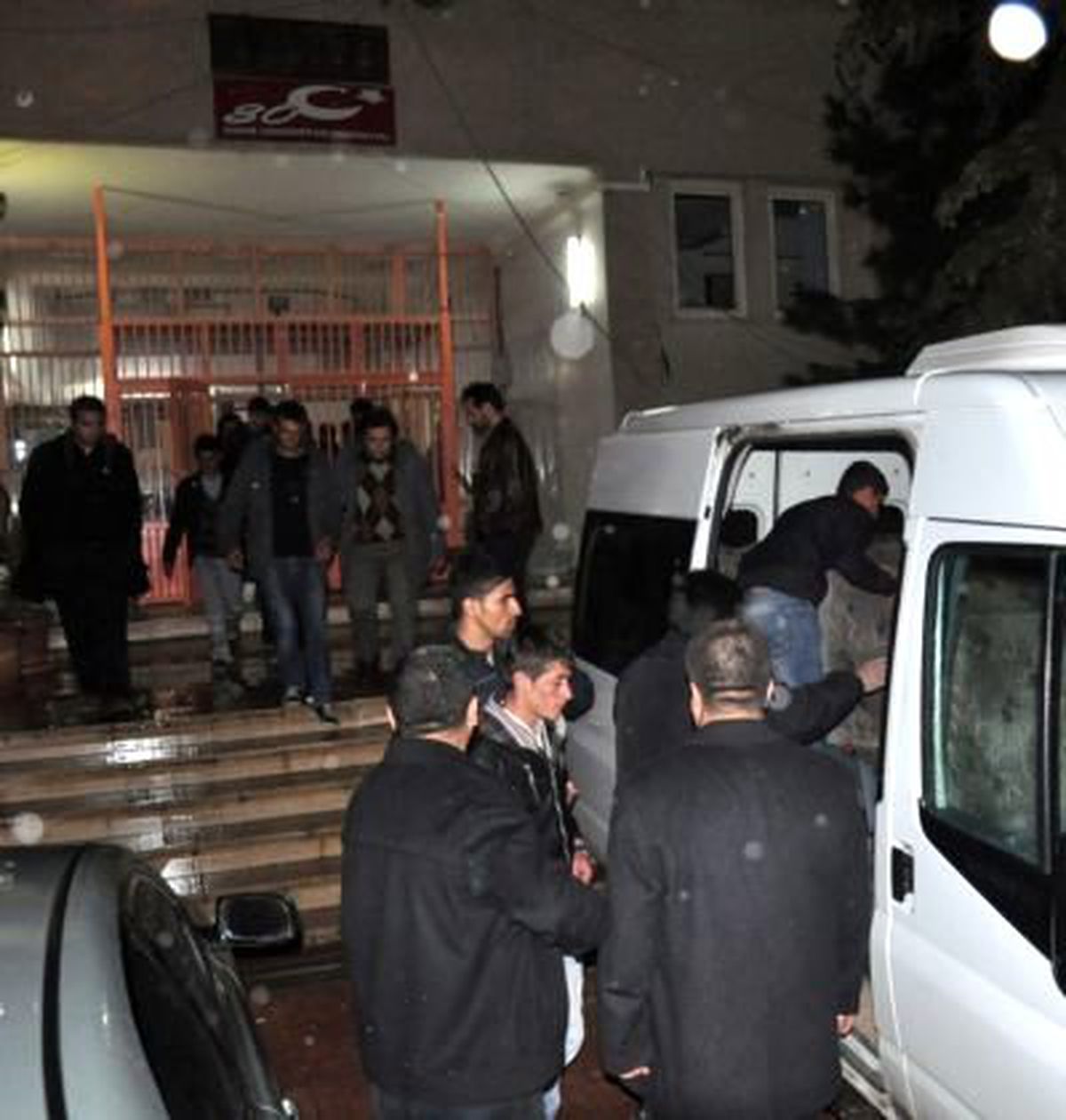 8 İlde Operasyon: 130 Gözaltı