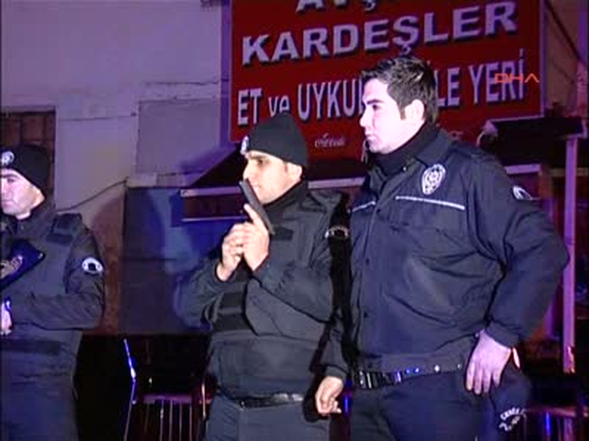 AKP İl Binası Önünde Hareketli Dakikalar
