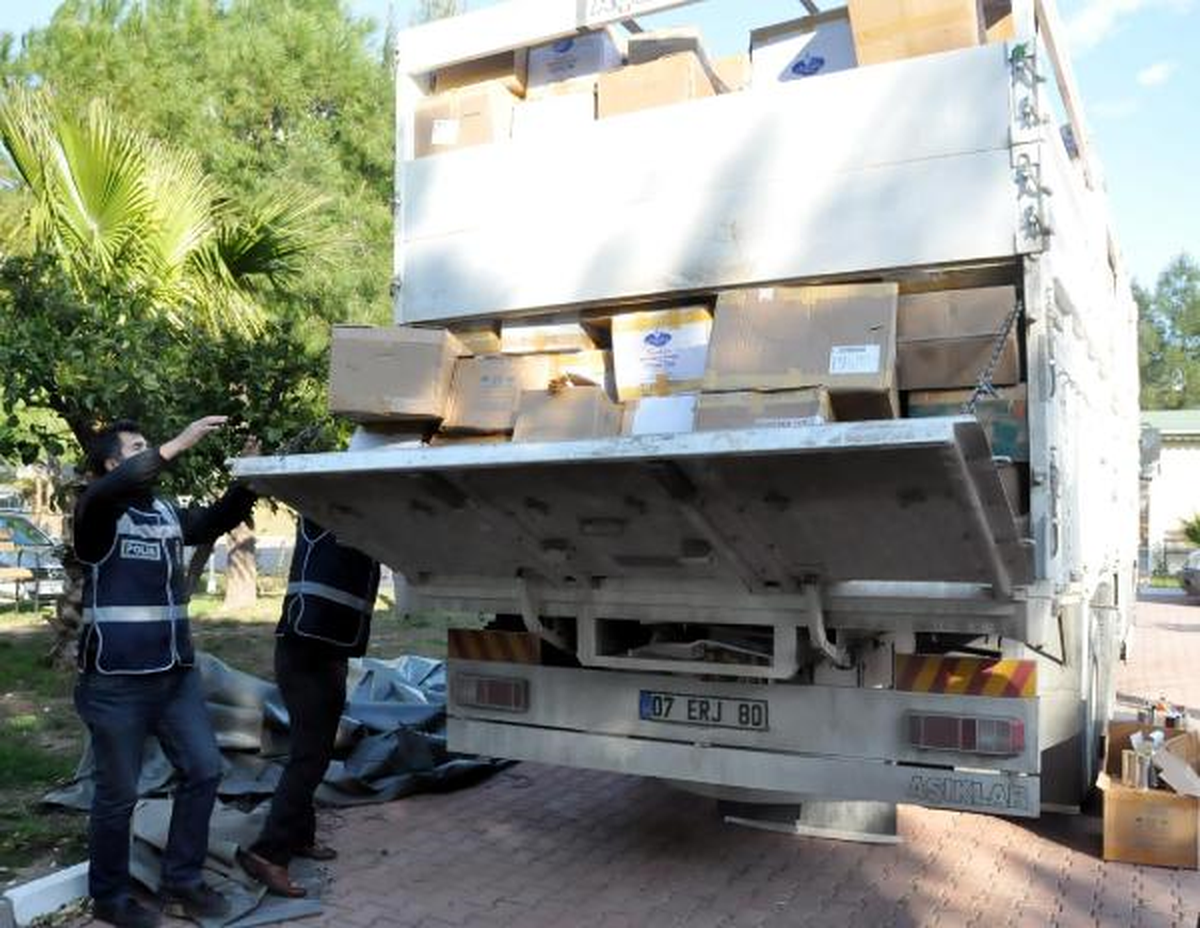 Antalya\'da 60 Bin Şişe Sahte Parfüm Ele Geçirildi