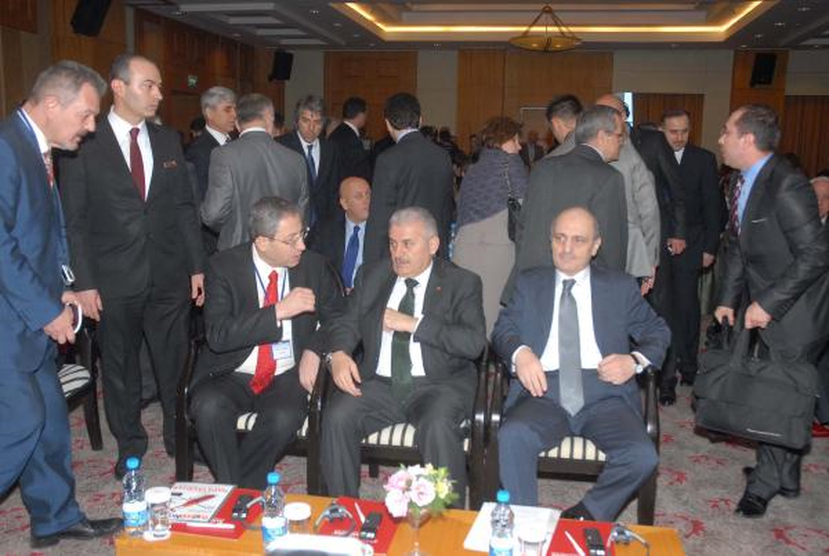 Bakan Yıldırım'dan Bilişim Devlerine: Yarışmayın, Paylaşın