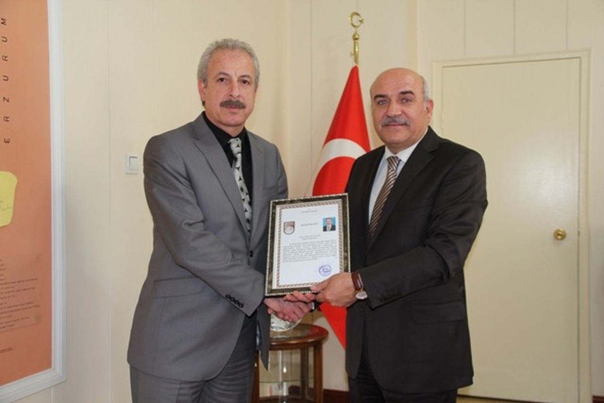 Bayburt Defterdarı Orhan Mutluay\'a Ödül