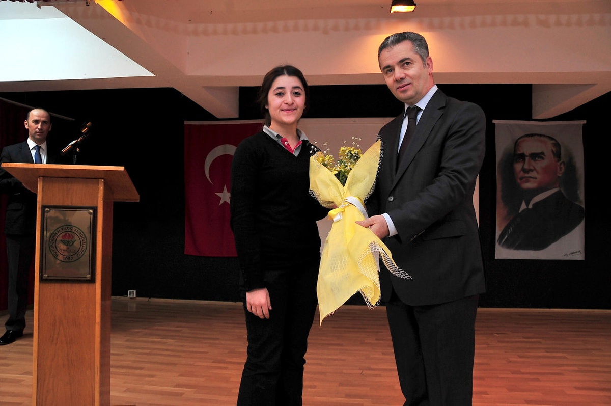 Beyklikdüzü Belediyesi\'nden Öğrencilere Ygs Motivasyon Konferansı