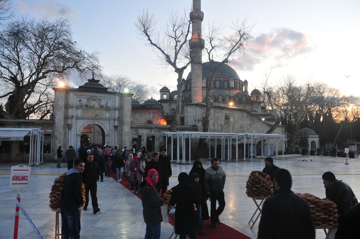Beylikdüzü\'nden Eyüp Sultan Hazretleri Ziyareti