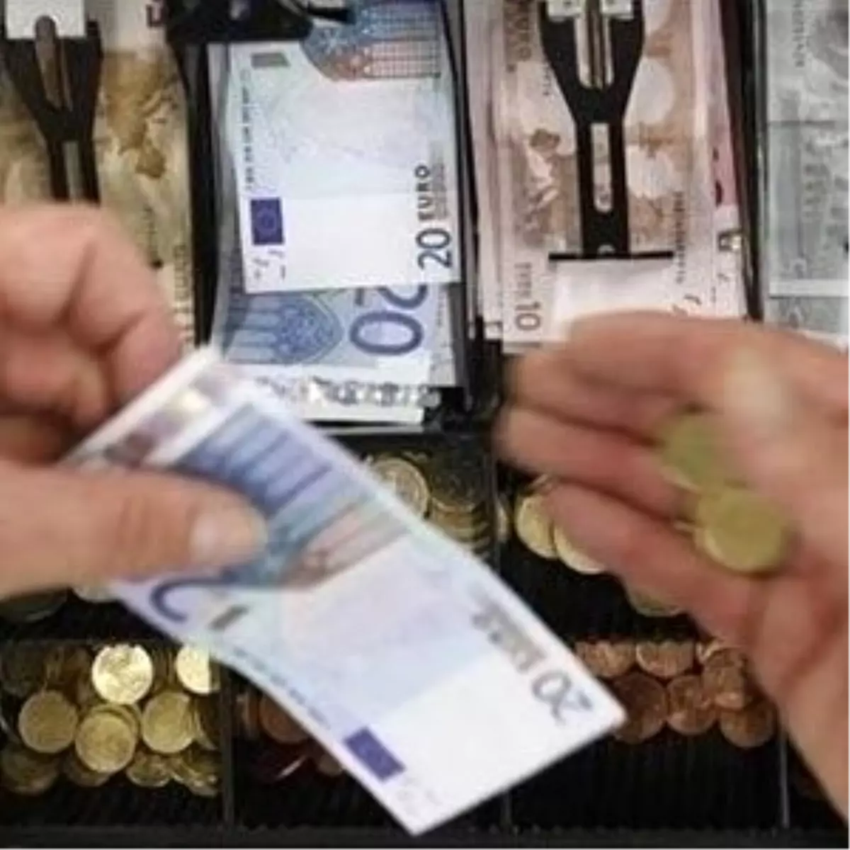 Dolar 1,8000 TL Oldu