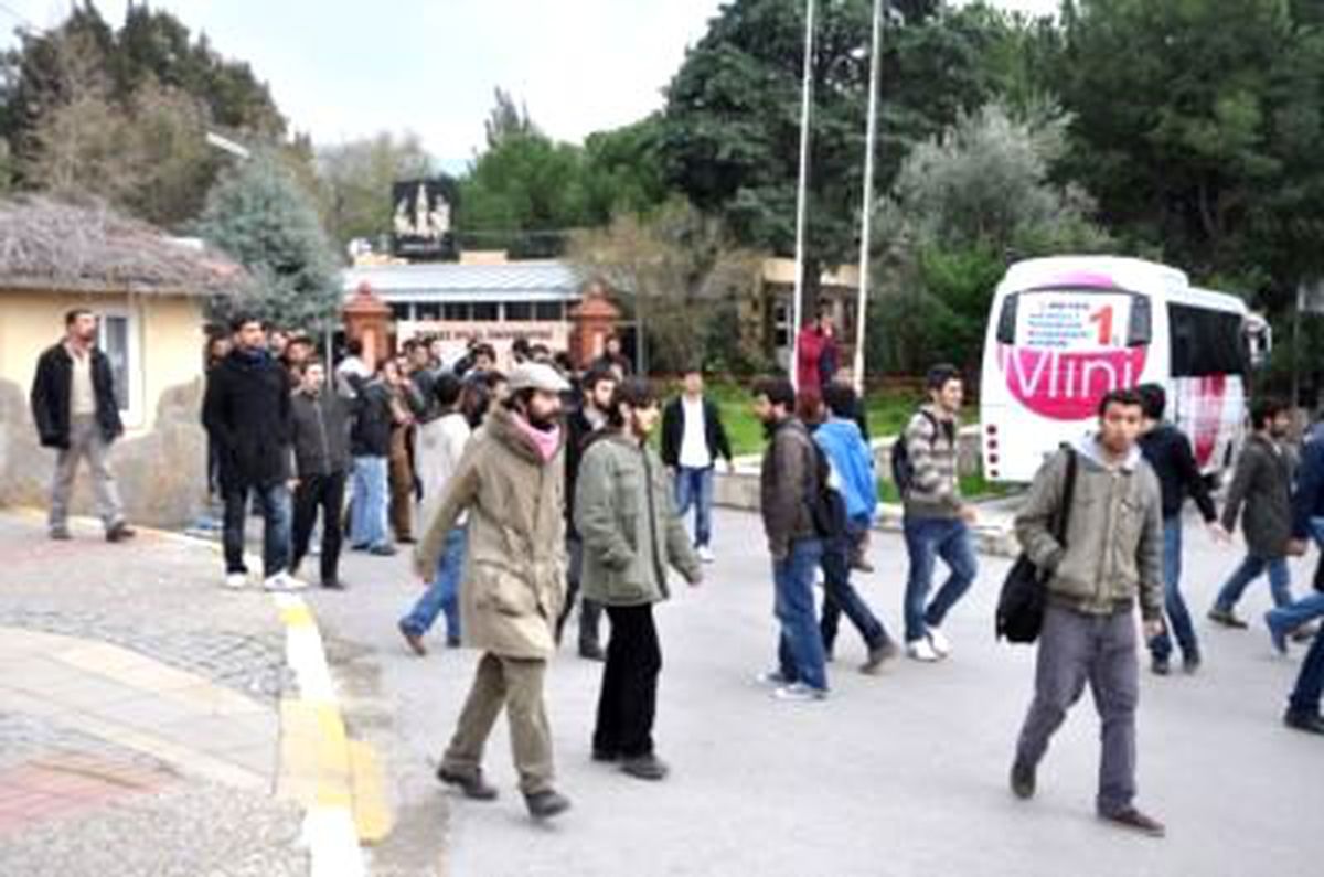 Ege Üniversitesi\'nde Gerginlik