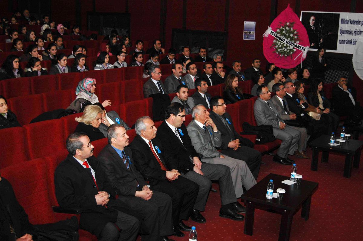 Eğitim Fakültesi Dekanı Prof Dr. Sönmez: 'Alan Dışı Atamalara Son Verilmeli'