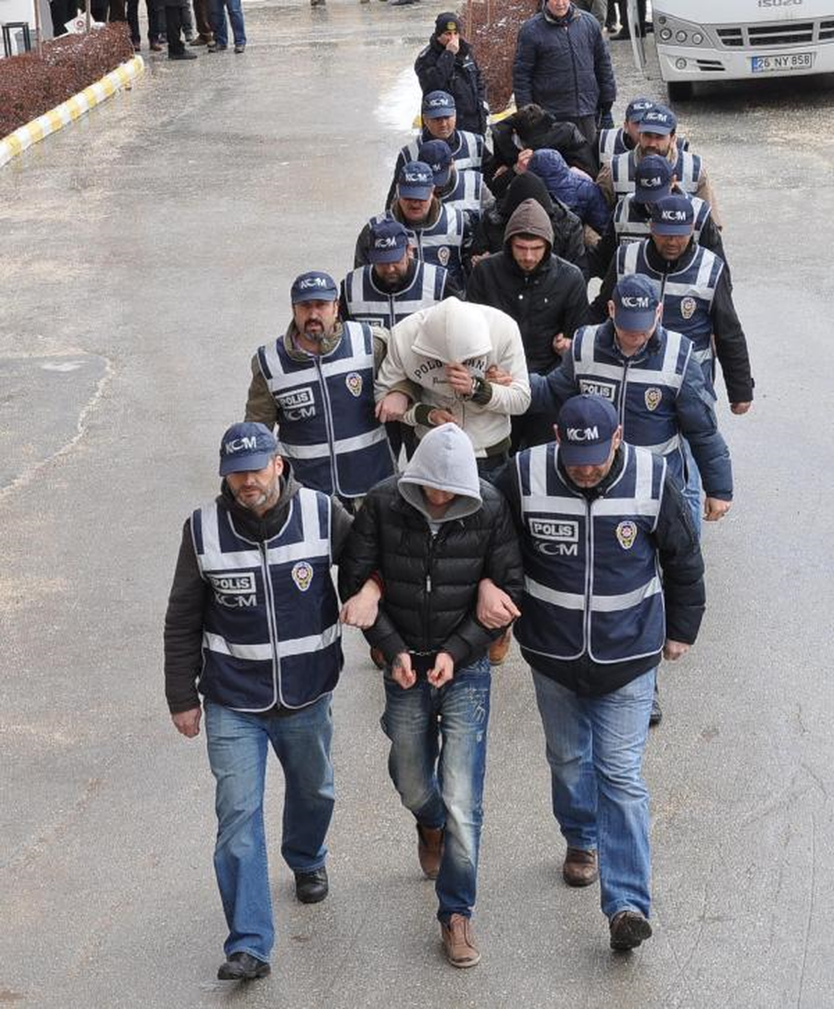 Eskişehir\'de Uyuşturucu Operasyonu: 8 Sokak Satıcısı Yakalandı